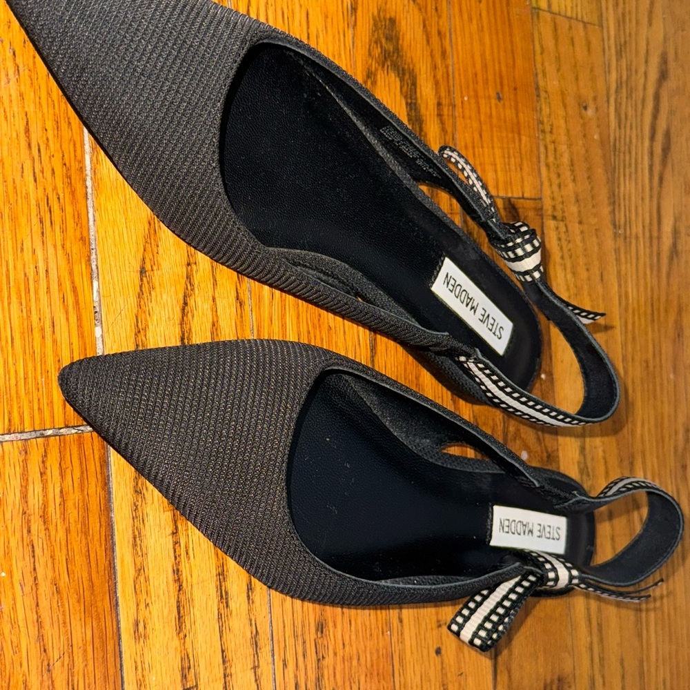 Steve Madden Black Textured Flats